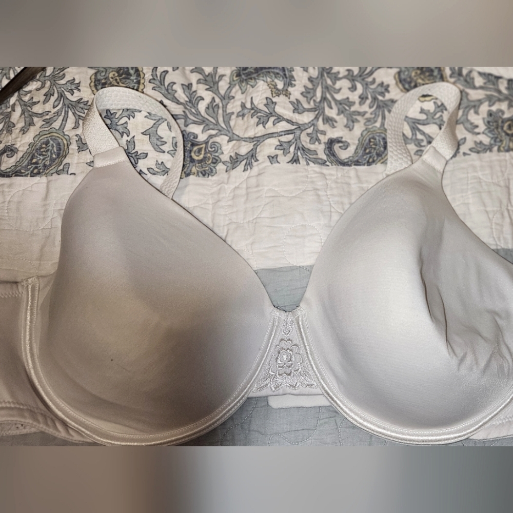 NWOT Vanity Fair, white full coverage bra, 38DD